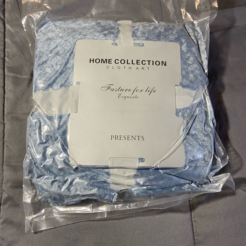 Home Collection Sky Blue Plush Throw